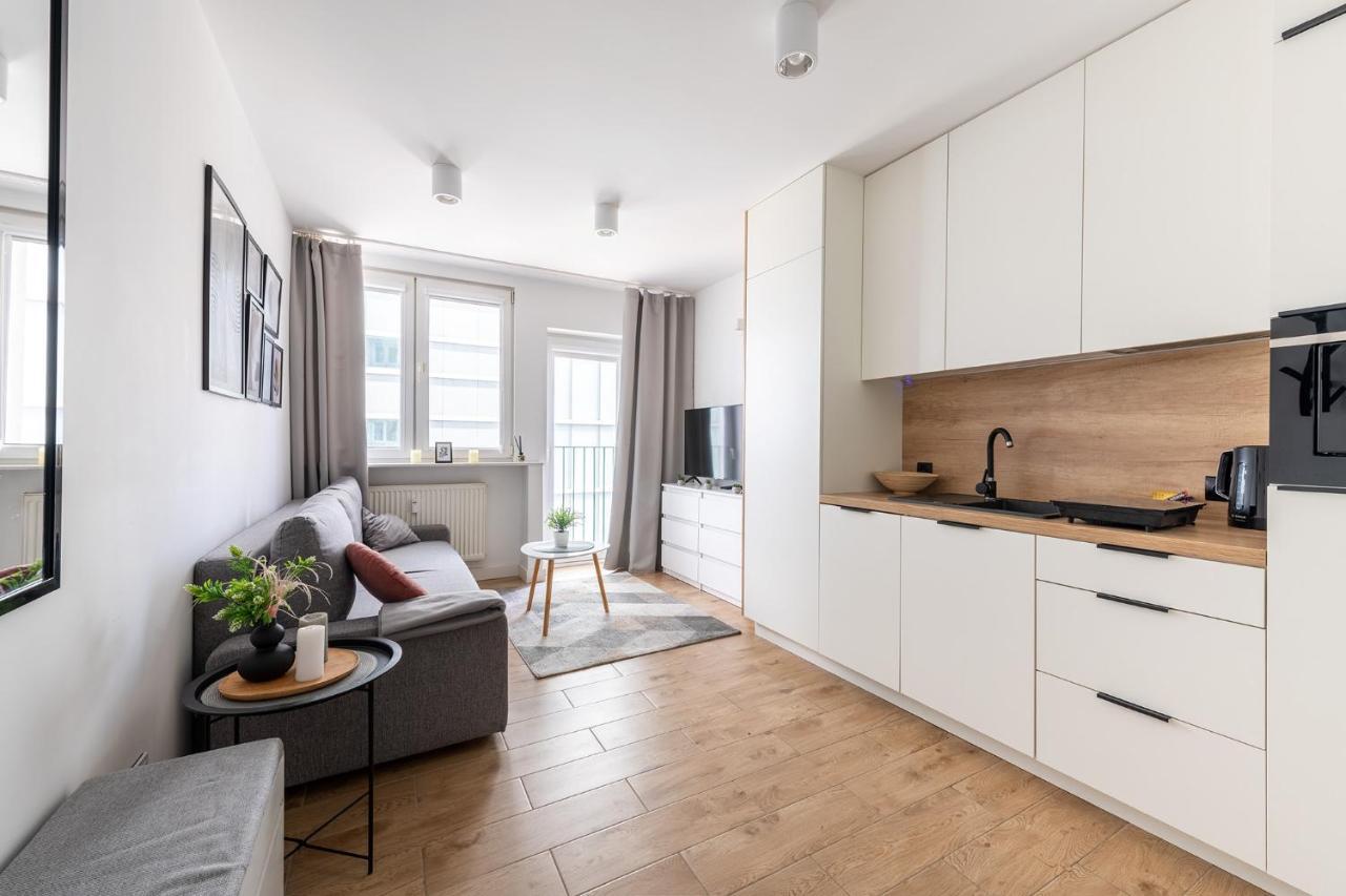 Leilighet Sliska 3 -200m Od Dworca Centralnego, 100 Metrow Od Zlotych Tarasow - Wifi -smart Tv 55 Cali - Better Warszawa